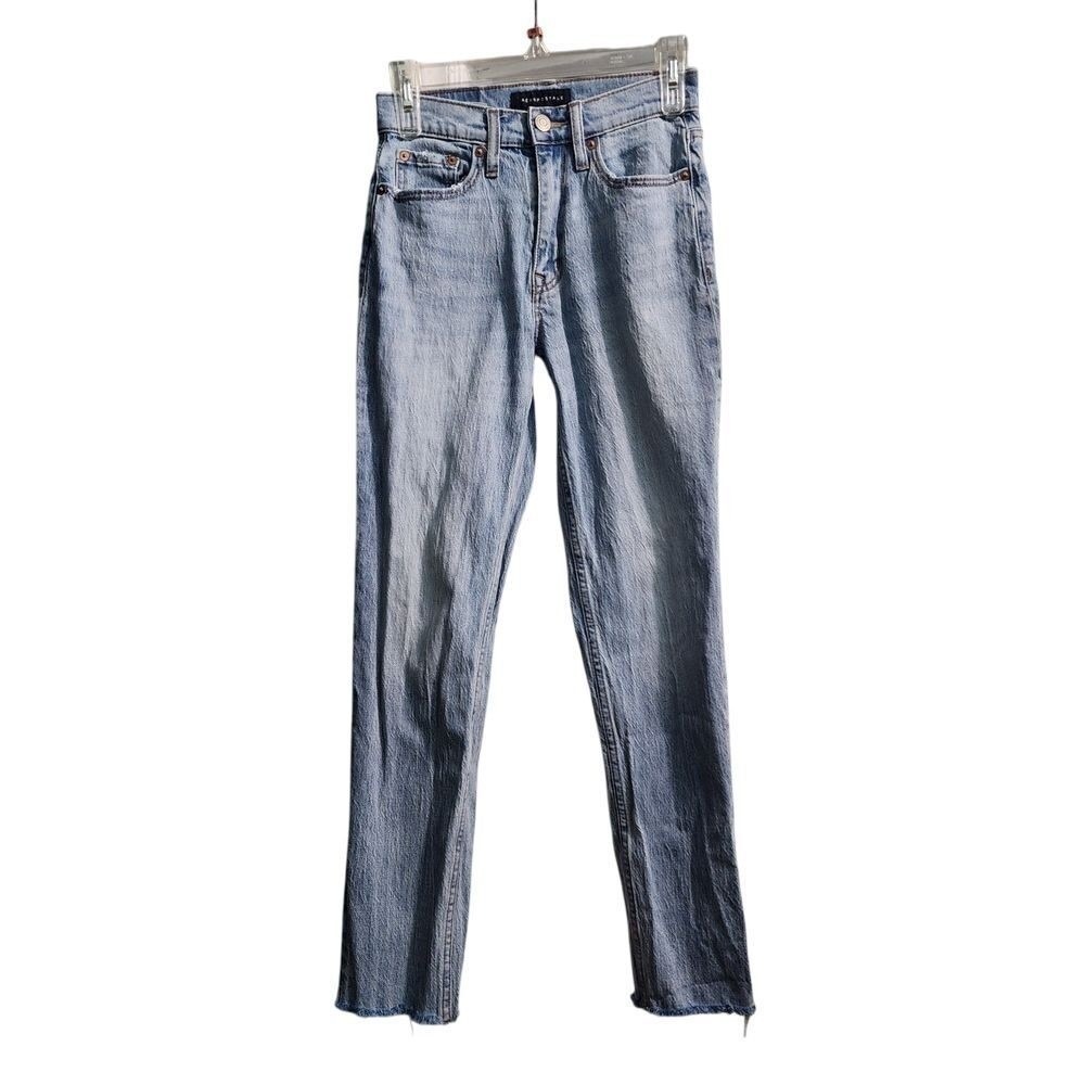 Aeropostale Mom Jeans Light‎ Wash Distressed Raw Hem High Rise Denim
